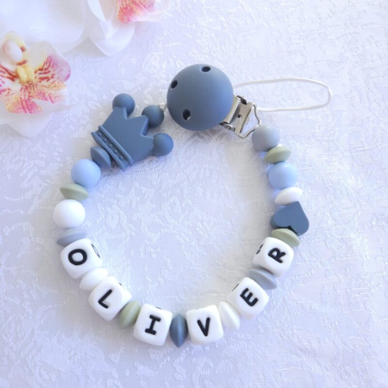 Nimeline lutikett Kroon – sinine ja valge käsitöö lutikett beebile, valmistatud BPA-vabast silikoonist ja kroonikaunistusega.