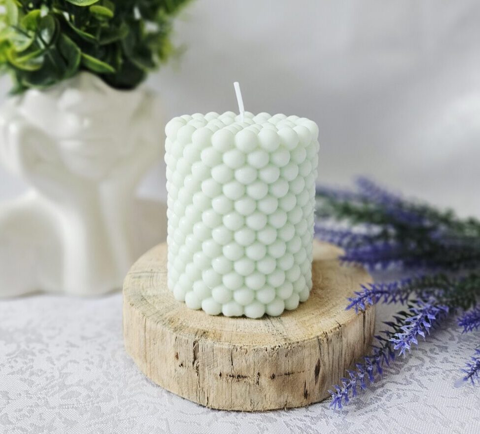 Sojavahaküünal magnoolia-vaarika lõhnaline – looduslik käsitööküünal sojavahast