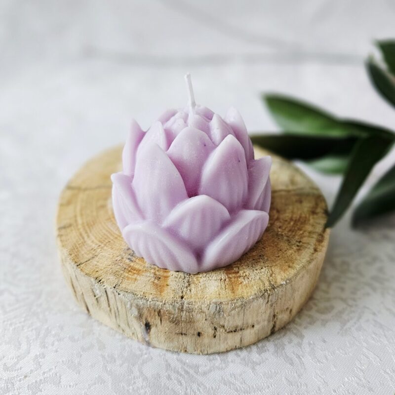 Lootoseõiekujuline sojavahaküünal, vanilje lõhnaline