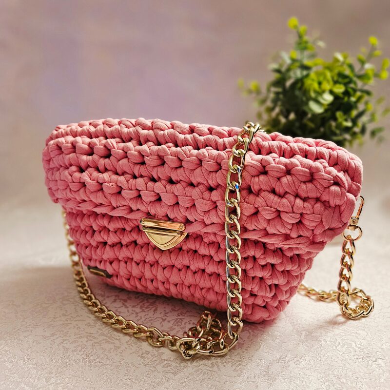 Taaskasutatud trikotaažpaelast heegeldatud käsitöö kott